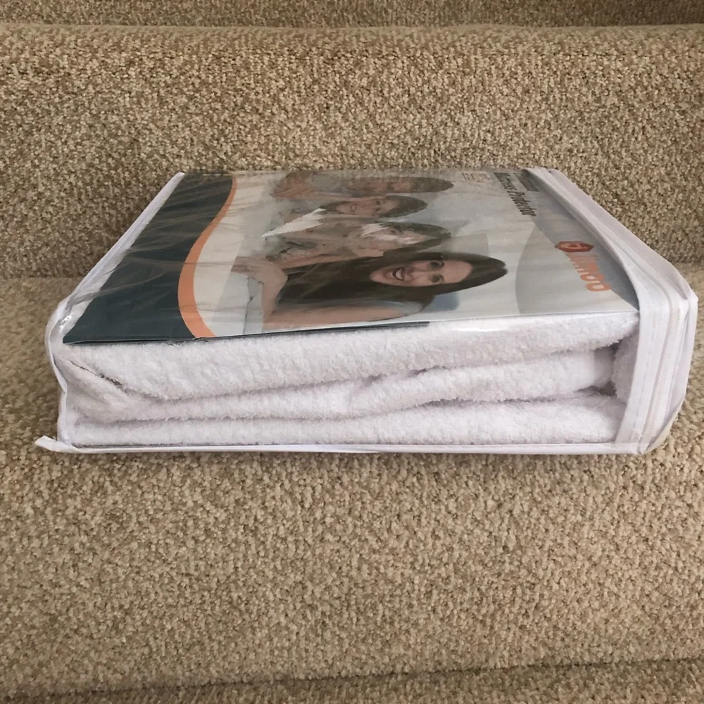 Premium Waterproof Mattress Protector Bed Cover Pad - Full size